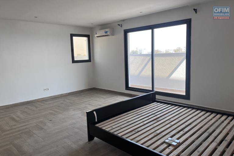 Un grand appartement T4 en duplex à Ivandry