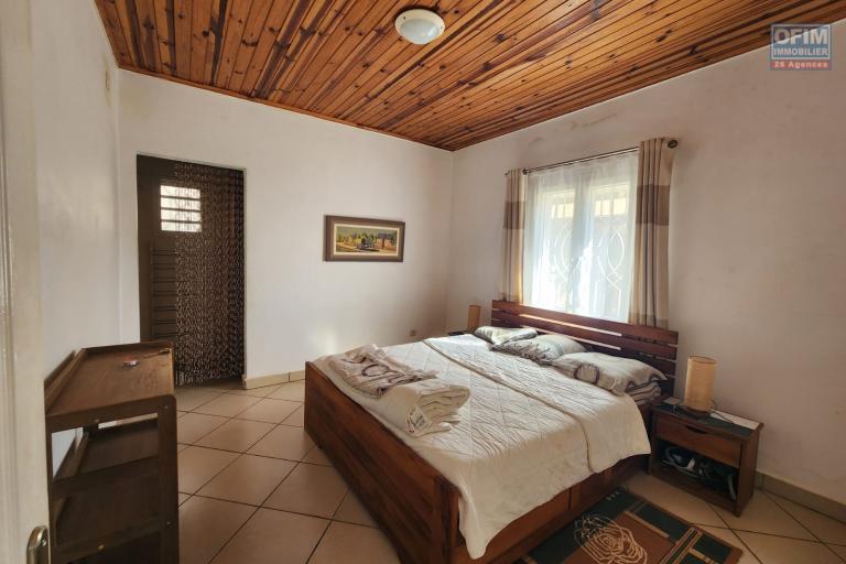 Villa plain-pied F4 avec piscine b&acirc;tie sur un terrain de 525 m2 &agrave; vendre - Manazary Ambatobe