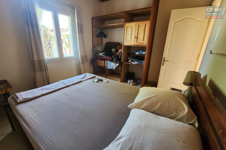 Villa plain-pied F4 avec piscine b&acirc;tie sur un terrain de 525 m2 &agrave; vendre - Manazary Ambatobe