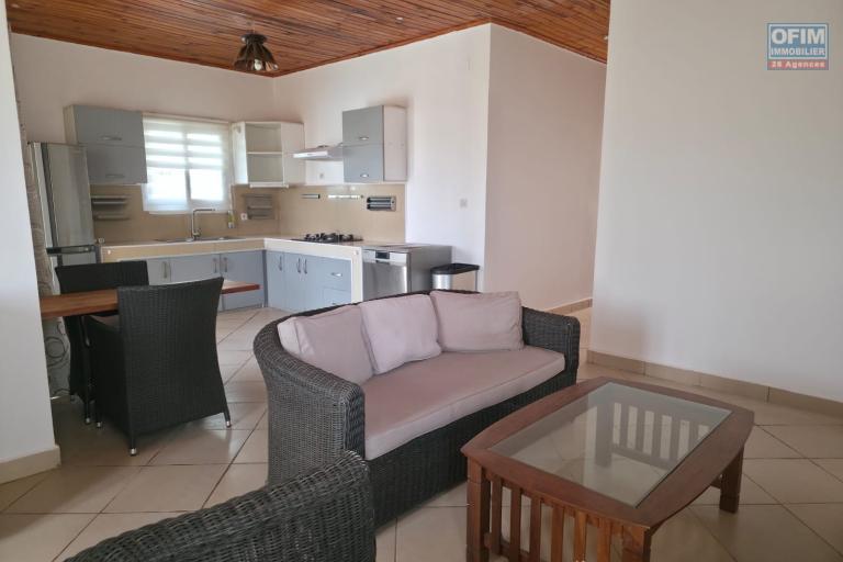 Villa plain-pied F4 avec piscine b&acirc;tie sur un terrain de 525 m2 &agrave; vendre - Manazary Ambatobe