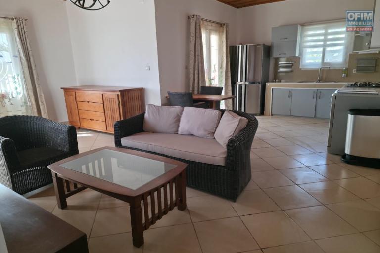Villa plain-pied F4 avec piscine b&acirc;tie sur un terrain de 525 m2 &agrave; vendre - Manazary Ambatobe