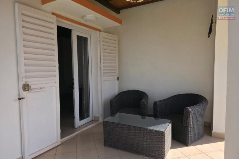 Villa plain-pied F4 avec piscine b&acirc;tie sur un terrain de 525 m2 &agrave; vendre - Manazary Ambatobe