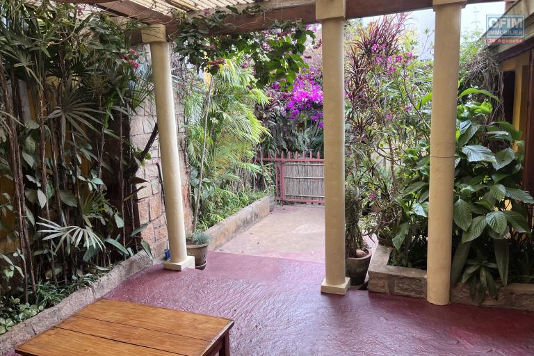 Un appartement T2 meubl&eacute; &agrave; Ambaranjana