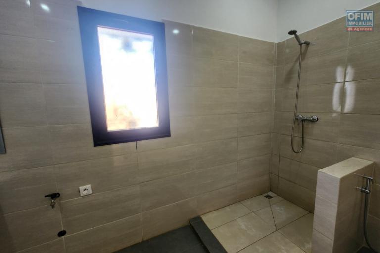 En location une maison r&eacute;nov&eacute;e &agrave; &eacute;tage F5 non loin de l'a&eacute;roport avec acc&egrave;s facile situ&eacute;e &agrave; Ankadindravola Ivato