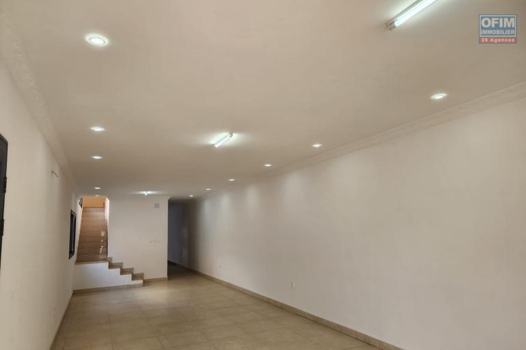 En location une maison r&eacute;nov&eacute;e &agrave; &eacute;tage F5 non loin de l'a&eacute;roport avec acc&egrave;s facile situ&eacute;e &agrave; Ankadindravola Ivato