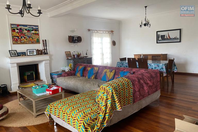 Location Maison / Villa ANTANANARIVO (TANANARIVE) – photo 2 sur 14 – Pièce de vie
