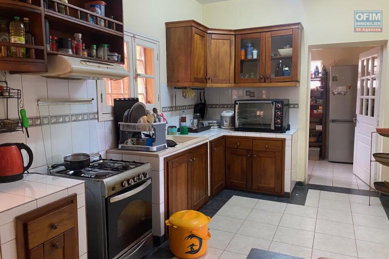 Location Maison / Villa ANTANANARIVO (TANANARIVE) – photo 4 sur 14 – Cuisine équipée
