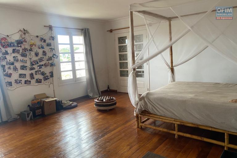 Location Maison / Villa ANTANANARIVO (TANANARIVE) – photo 5 sur 14 – Chambre spacieuse