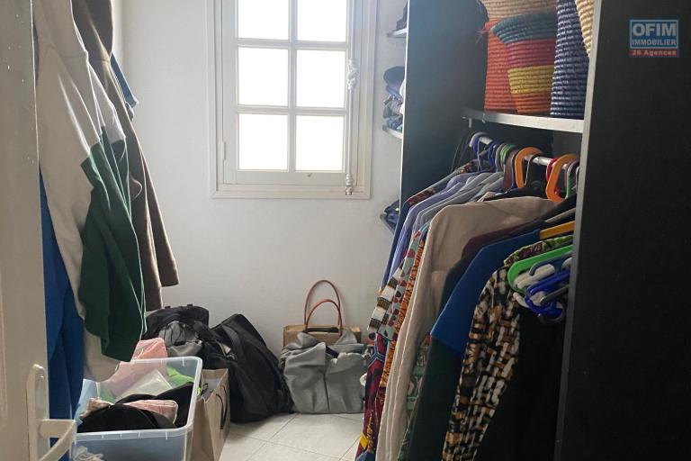 Location Maison / Villa ANTANANARIVO (TANANARIVE) – photo 7 sur 14 – Dressing