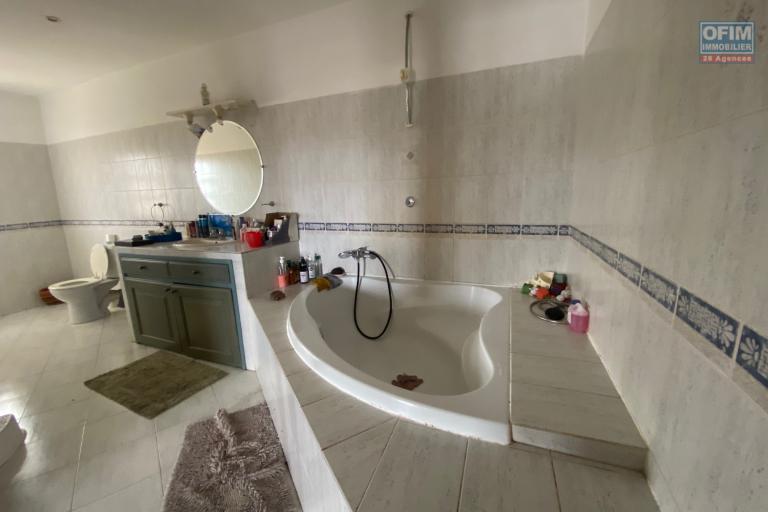 Location Maison / Villa ANTANANARIVO (TANANARIVE) – photo 9 sur 14 – Salle de bains