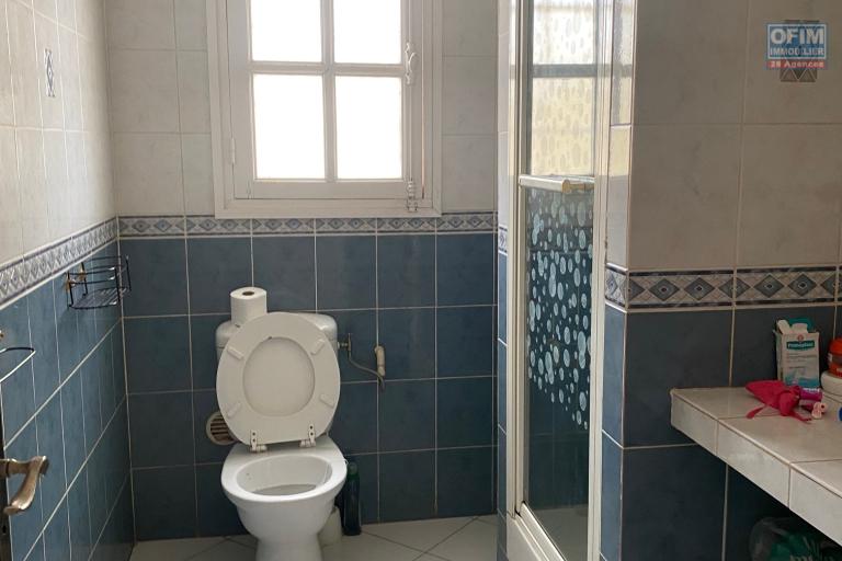 Location Maison / Villa ANTANANARIVO (TANANARIVE) – photo 11 sur 14 – Salle d'eau