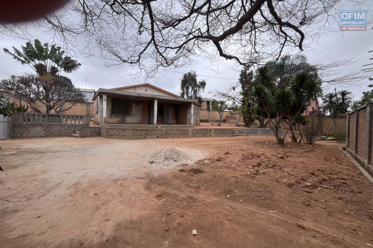 Une maison F4 à finir sur un terrain de 1 117m2 à Ilafy