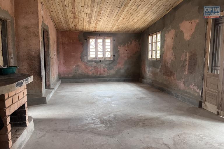 Une maison F4 à finir sur un terrain de 1 117m2 à Ilafy
