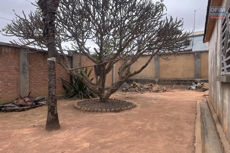Une maison F4 à finir sur un terrain de 1 117m2 à Ilafy
