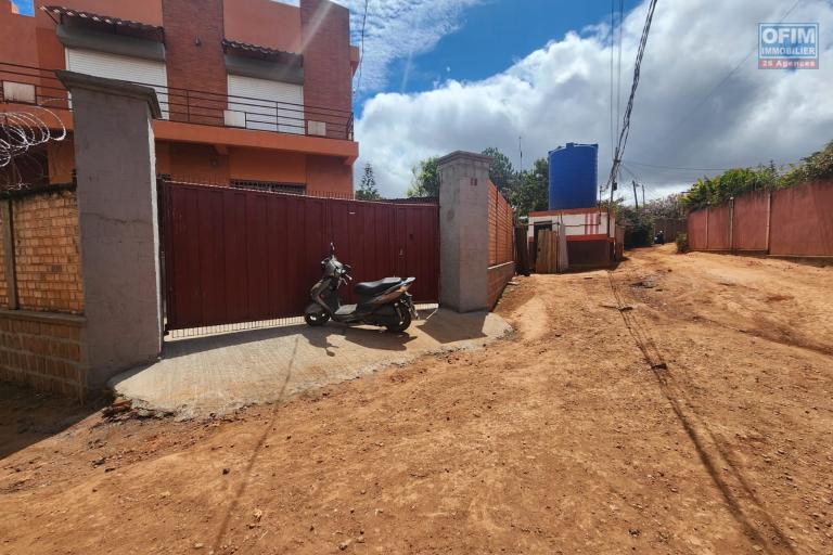 Location Maison / Villa ANTANANARIVO (TANANARIVE) – photo 3 sur 17 – Vue extérieure