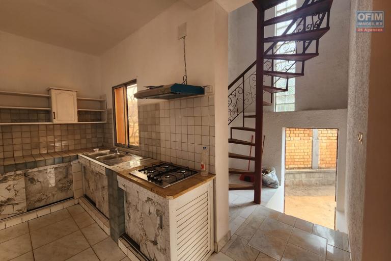 Location Maison / Villa ANTANANARIVO (TANANARIVE) – photo 4 sur 17 – Cuisine