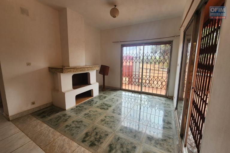Location Maison / Villa ANTANANARIVO (TANANARIVE) – photo 6 sur 17 – Pièce de vie