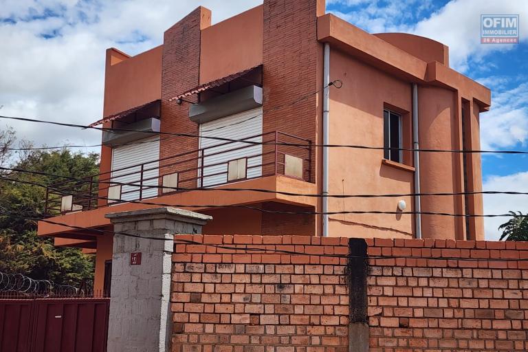 Location Maison / Villa ANTANANARIVO (TANANARIVE) – photo 7 sur 17 – Façade