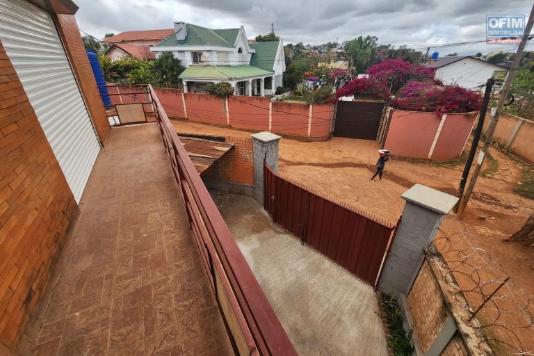 Location Maison / Villa ANTANANARIVO (TANANARIVE) – photo 12 sur 17 – Vue extérieure