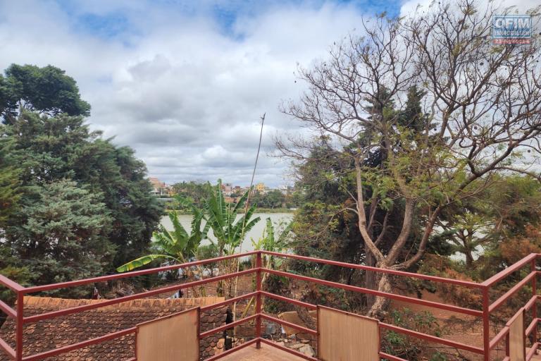 Location Maison / Villa ANTANANARIVO (TANANARIVE) – photo 16 sur 17 – Balcon