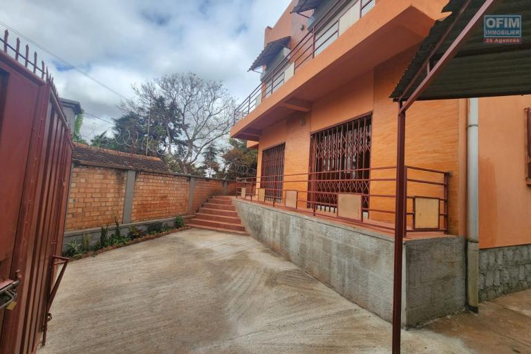 Location Maison / Villa ANTANANARIVO (TANANARIVE) – photo 17 sur 17 – Cour