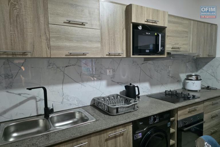 A louer Bel appartement T4 meublé à Ambatobe dans une résidence sécurisée à 10 minutes à pied du lycée français et LEADER PRICE