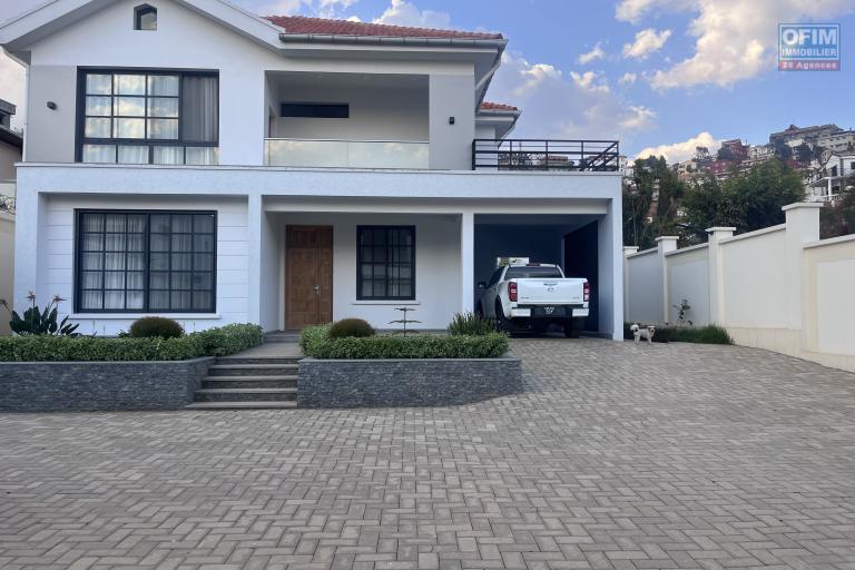 Une villa F6 neuve et moderne meublée à Andohanimandroseza