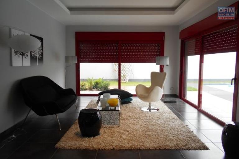 Une villa F4 avec piscine sécurisée à Ankadimbahoaka