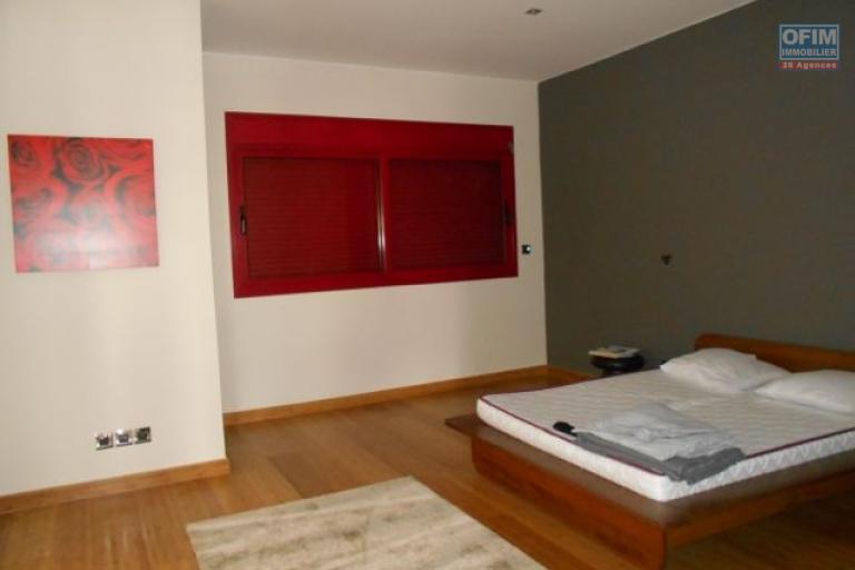 Une villa F4 avec piscine sécurisée à Ankadimbahoaka