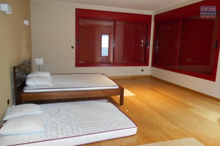 Une villa F4 avec piscine sécurisée à Ankadimbahoaka