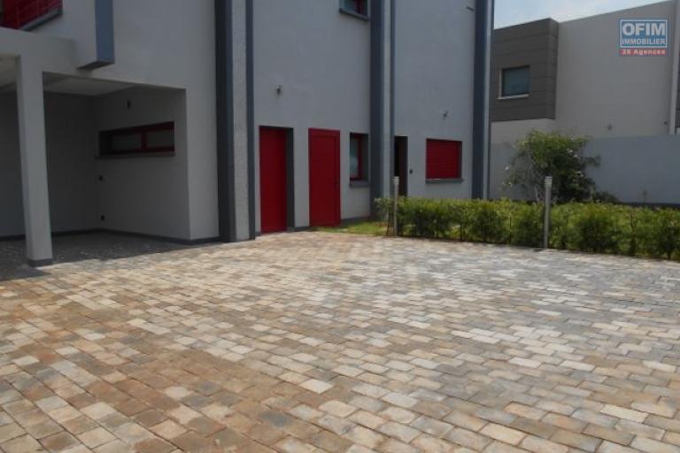 Une villa F4 avec piscine sécurisée à Ankadimbahoaka