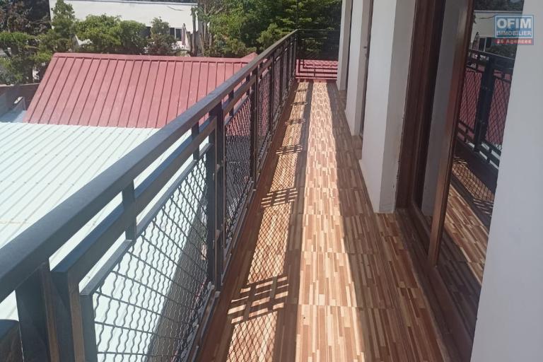 A louer une belle maison F5 à étage à Ambohibao