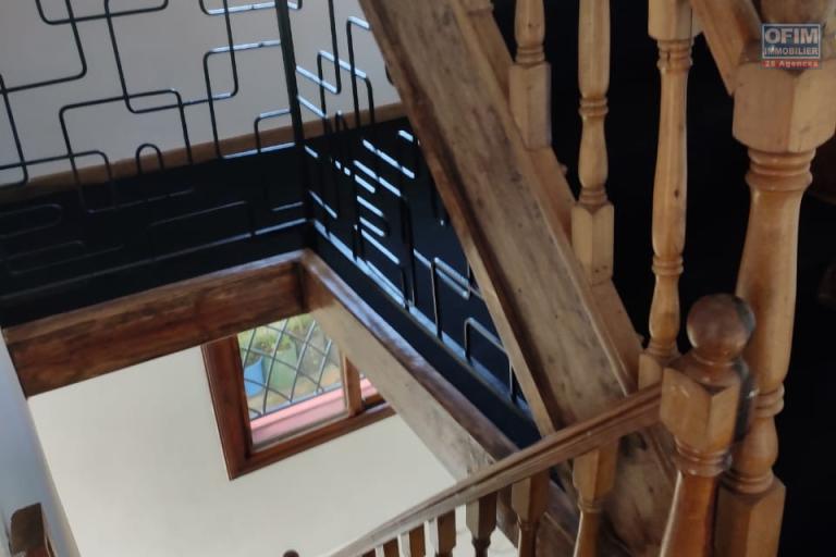 A louer une belle maison F5 à étage à Ambohibao