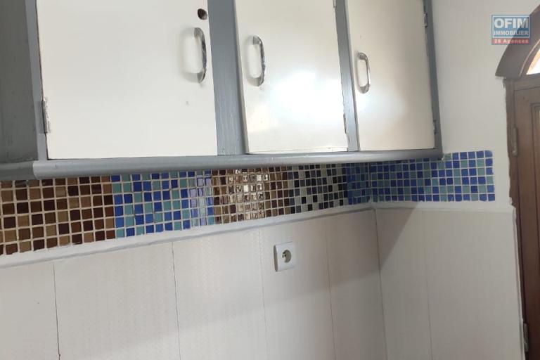 A louer une belle maison F5 à étage à Ambohibao
