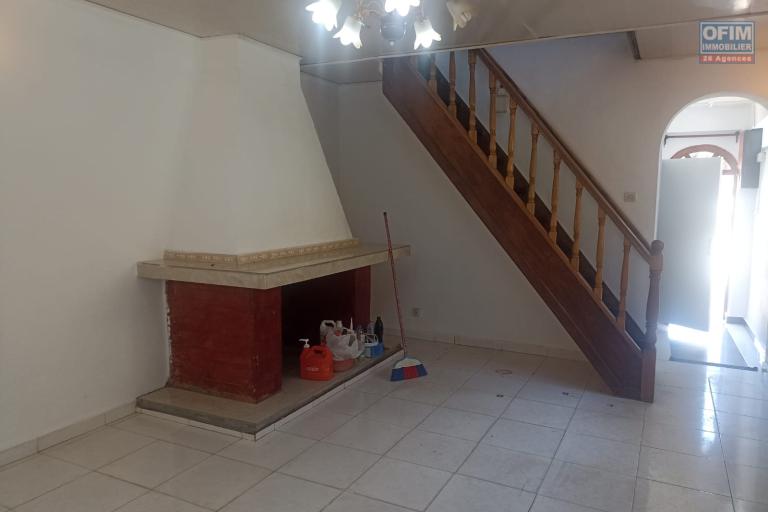 A louer une belle maison F5 à étage à Ambohibao