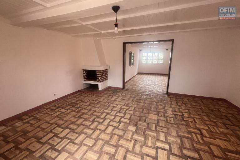 A louer un appartement T4 à Ambohibao