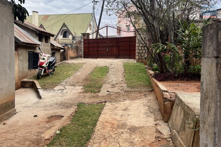 A louer un appartement T4 à Ambohibao