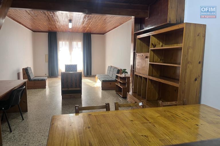 Un appartement T3 en duplex dans une résidence sécurisée à Tanjombato
