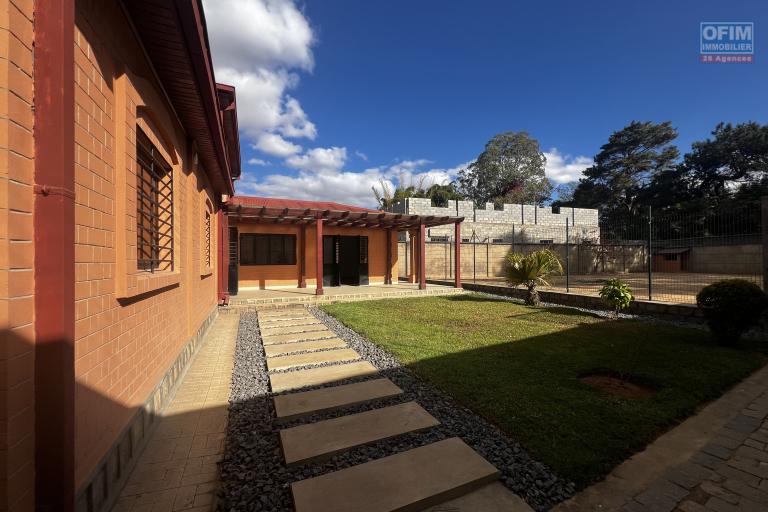 Grande villa F5 à vendre à Saropody Tanjombato