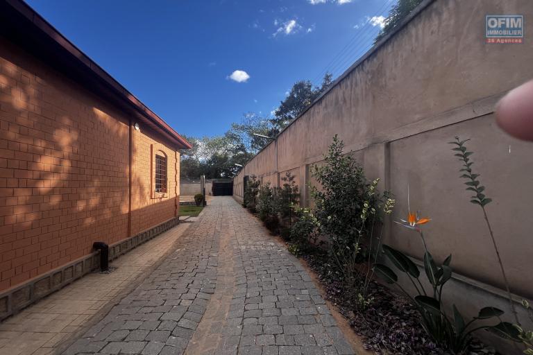 Grande villa F5 à vendre à Saropody Tanjombato