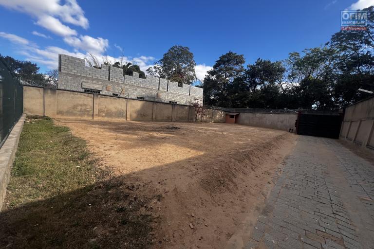 Grande villa F5 à vendre à Saropody Tanjombato