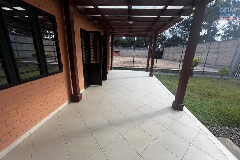 Grande villa F5 à vendre à Saropody Tanjombato