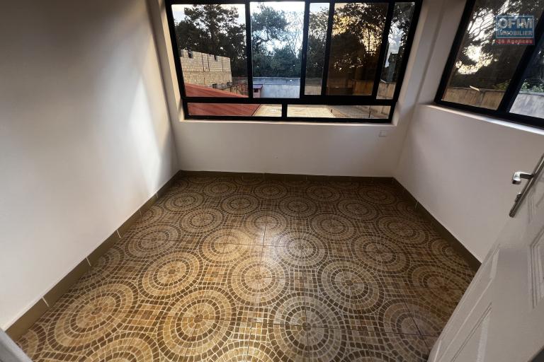 Grande villa F5 à vendre à Saropody Tanjombato