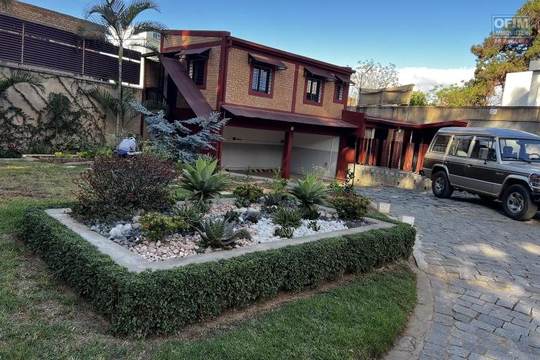 Grande villa F5 à vendre à Saropody Tanjombato