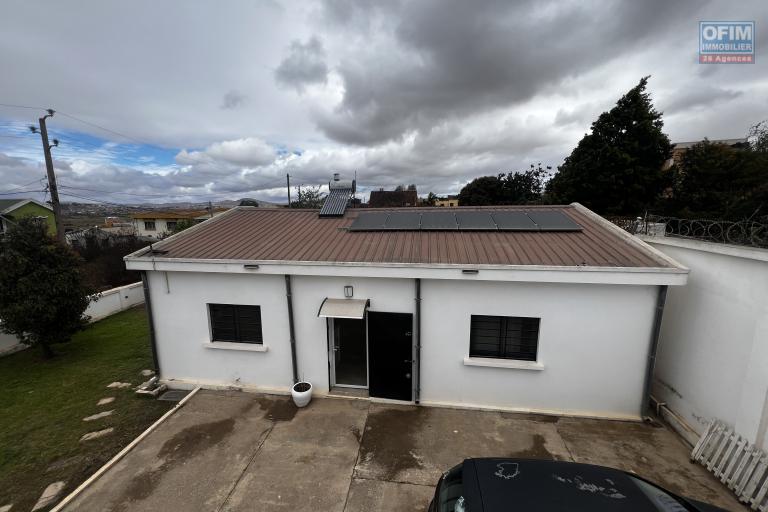 A vendre belle propriété avec un villa F3 et dépendance à Ampitatafika