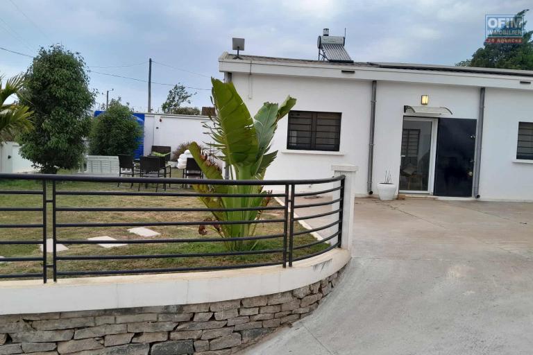 A vendre belle propriété avec un villa F3 et dépendance à Ampitatafika