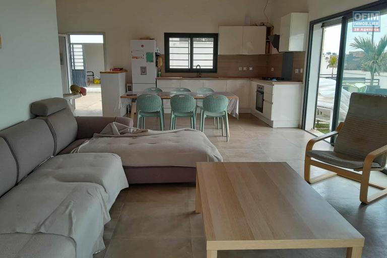 A vendre belle propriété avec un villa F3 et dépendance à Ampitatafika