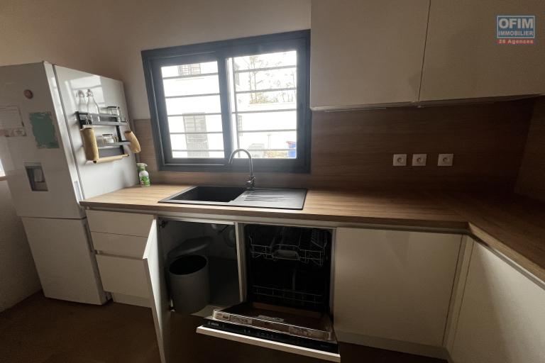 A vendre belle propriété avec un villa F3 et dépendance à Ampitatafika