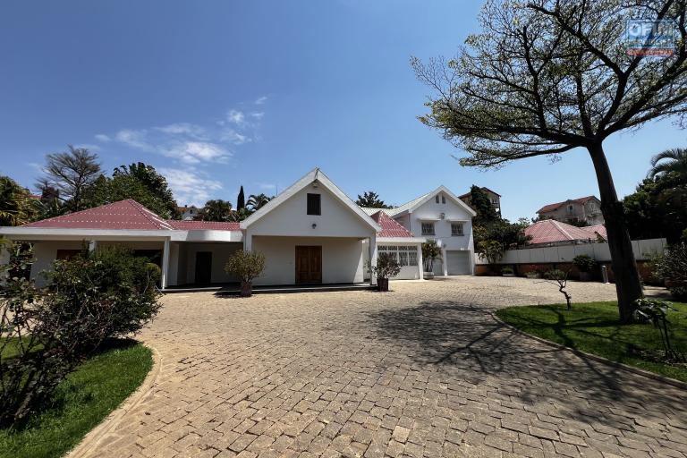 A louer villa neuve F4 meublé +appartement T2 meublé à Avarabohitra Itaosy