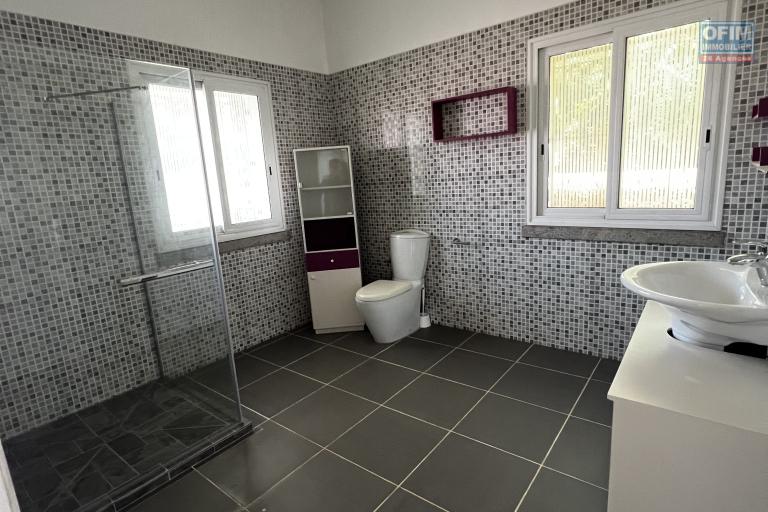 A louer villa neuve F4 meublé +appartement T2 meublé à Avarabohitra Itaosy